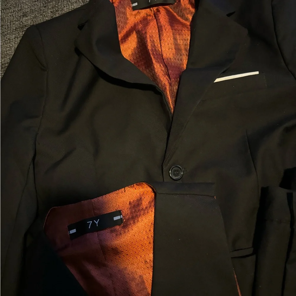 Boys SIZE 7 Suit set - Picture 2 of 3